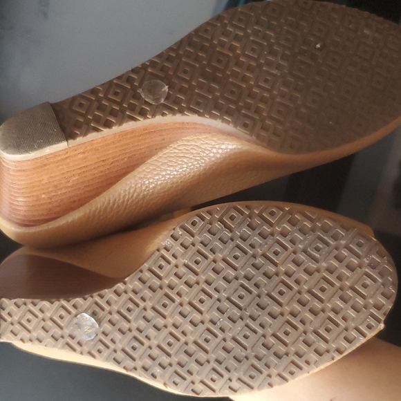 Tory Burch Logo Leather Peep Toe Wedges - Picture 9 of 9